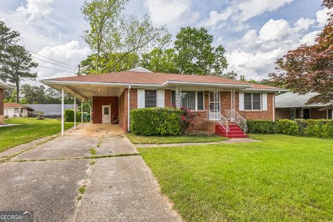 Single Family Residence in Morrow GA 5295 Woodland Drive.jpg
