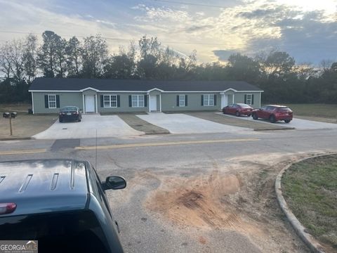 Triplex in Fort Valley GA 126 Ronald Pride Boulevard.jpg