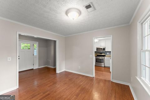 Single Family Residence in Roswell GA 215 Truehedge Trace 28.jpg