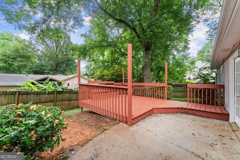 Single Family Residence in Roswell GA 215 Truehedge Trace 33.jpg