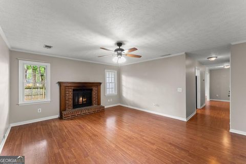 Single Family Residence in Roswell GA 215 Truehedge Trace 15.jpg
