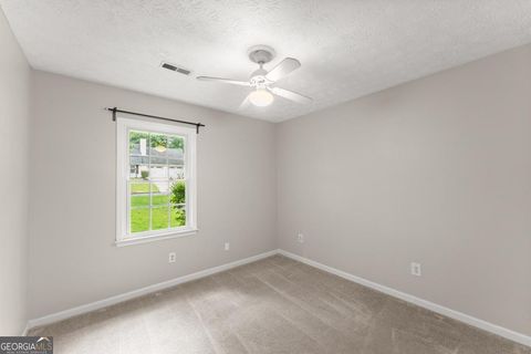 Single Family Residence in Roswell GA 215 Truehedge Trace 17.jpg