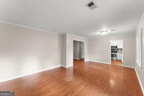 Single Family Residence in Roswell GA 215 Truehedge Trace 6.jpg