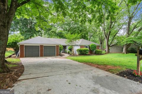 Single Family Residence in Roswell GA 215 Truehedge Trace 1.jpg