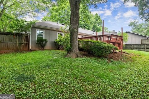 Single Family Residence in Roswell GA 215 Truehedge Trace 32.jpg