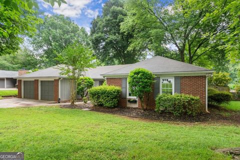 Single Family Residence in Roswell GA 215 Truehedge Trace 36.jpg