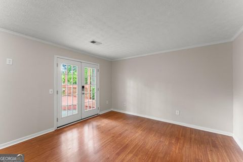 Single Family Residence in Roswell GA 215 Truehedge Trace 4.jpg