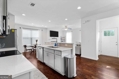 Single Family Residence in Atlanta GA 840 Regal Lane 6.jpg