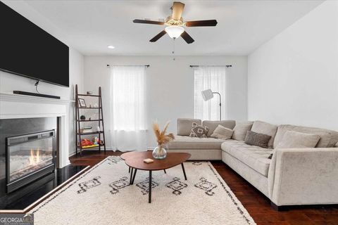 Single Family Residence in Atlanta GA 840 Regal Lane 7.jpg