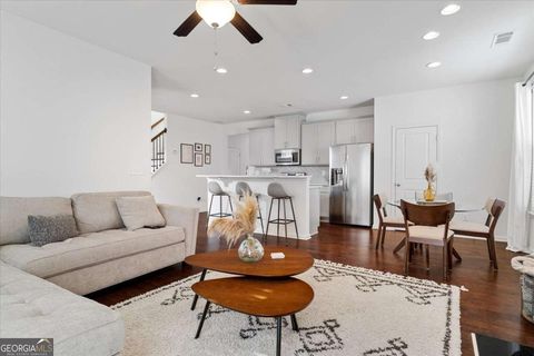 Single Family Residence in Atlanta GA 840 Regal Lane 10.jpg