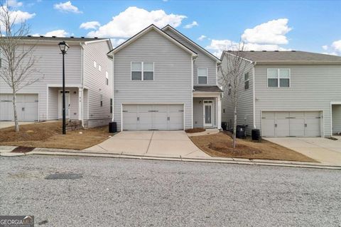 Single Family Residence in Atlanta GA 840 Regal Lane 26.jpg