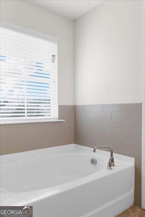 Single Family Residence in Atlanta GA 840 Regal Lane 16.jpg