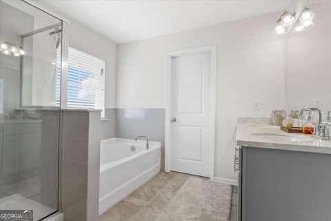 Single Family Residence in Atlanta GA 840 Regal Lane 17.jpg