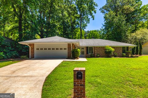 Single Family Residence in Peachtree City GA 105 Lake Forest Drive Dr.jpg