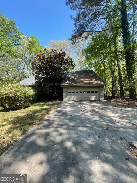 Single Family Residence in Roswell GA 8975 Martin Road.jpg