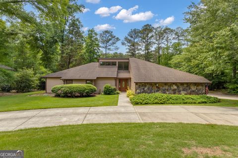 Single Family Residence in Peachtree City GA 105 Gleneagles Point.jpg