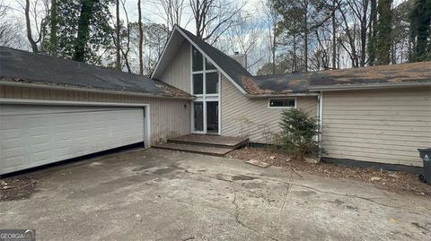 Single Family Residence in Roswell GA 95 LAKE TOP Court.jpg