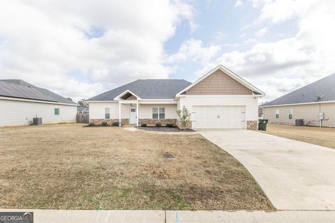 Single Family Residence in Bonaire GA 124 Cascades Court.jpg