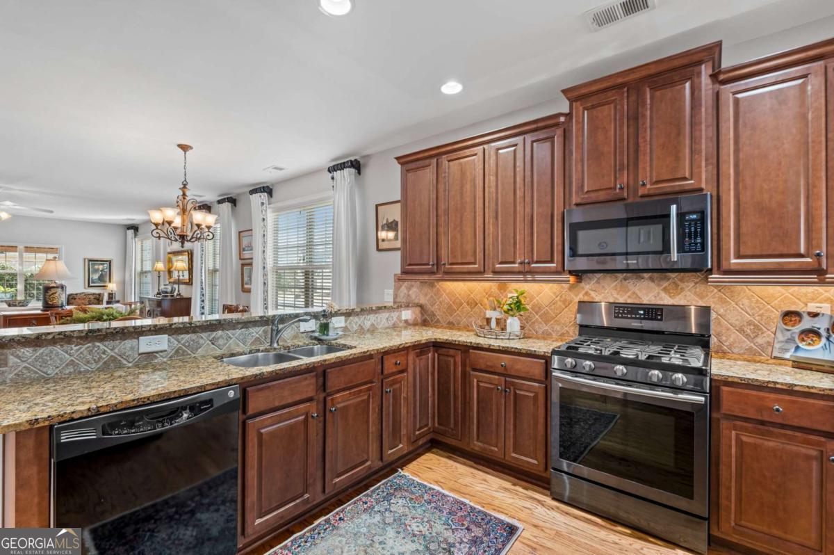 Single Family Residence in Woodstock GA 164 Owens Farm Lane 17.jpg