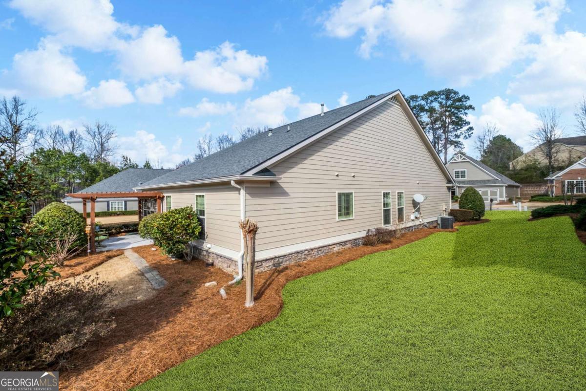 Single Family Residence in Woodstock GA 164 Owens Farm Lane 37.jpg