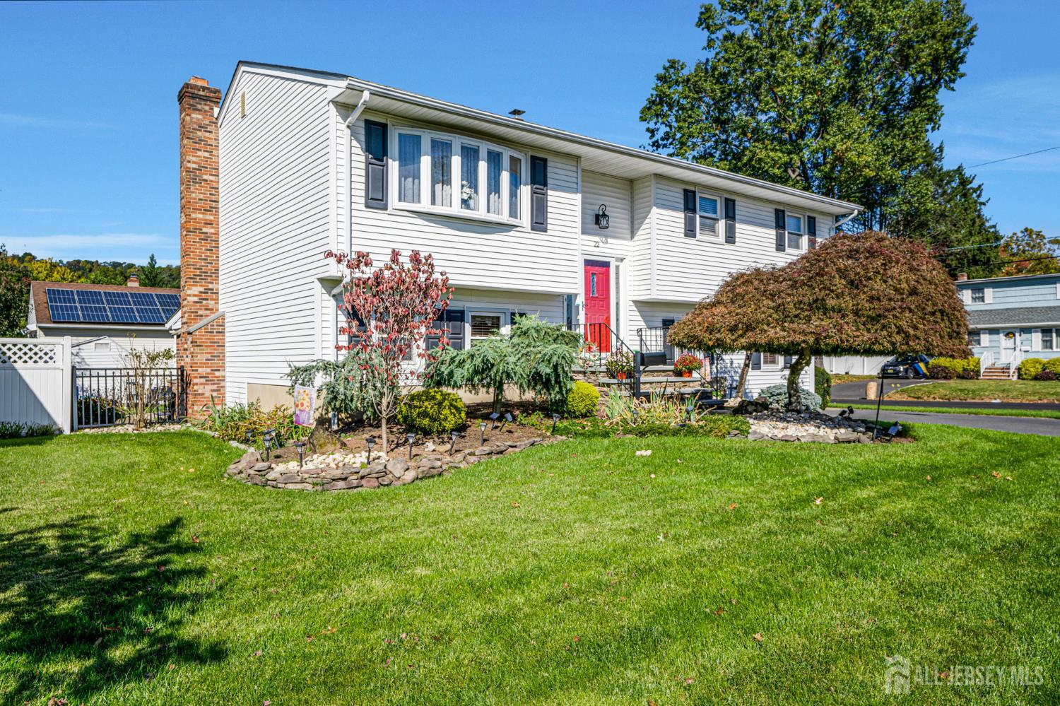 22 Dogwood Dr, Middlesex, NJ 08846