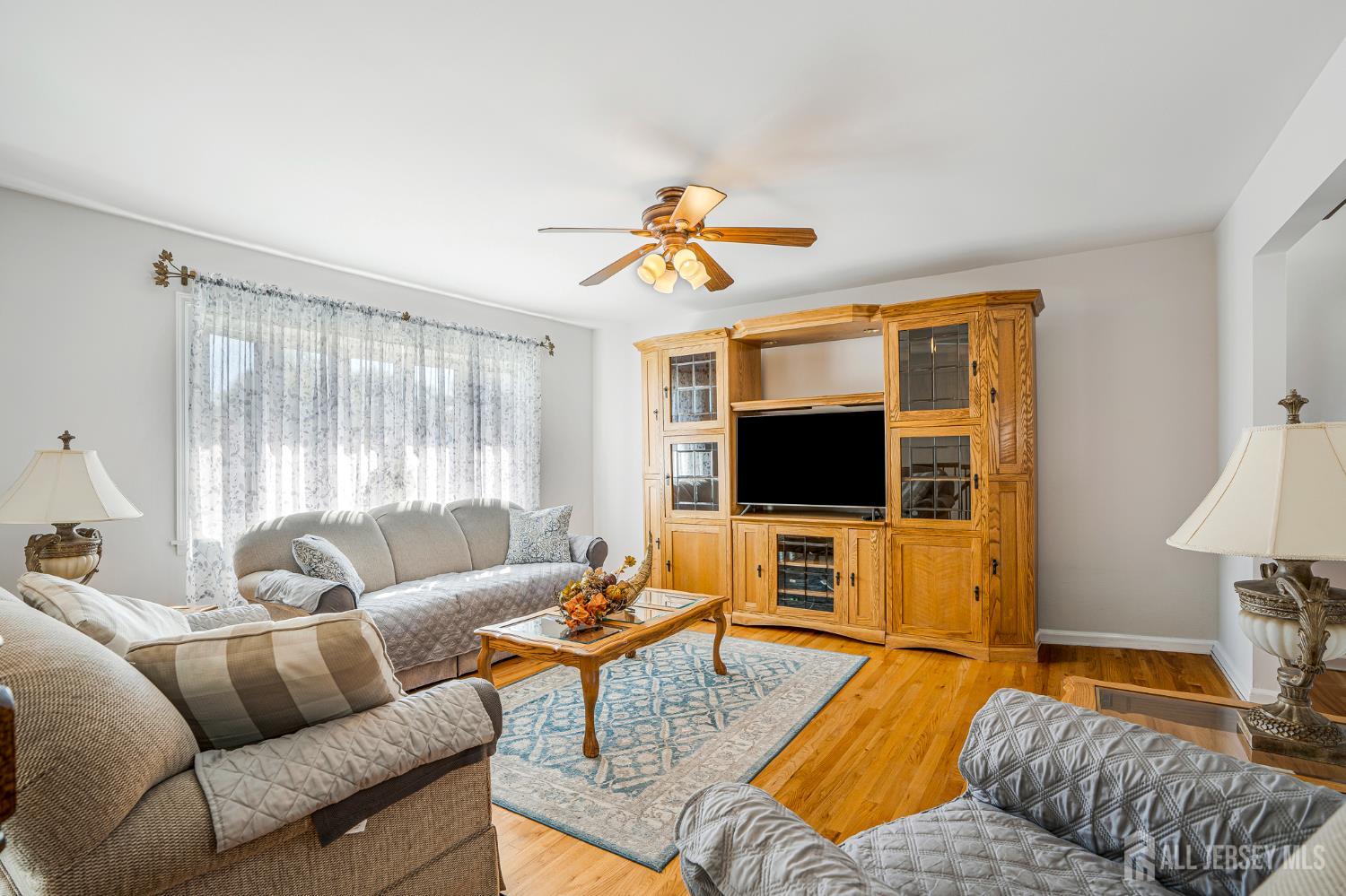 22 Dogwood Dr, Middlesex, NJ 08846 photo