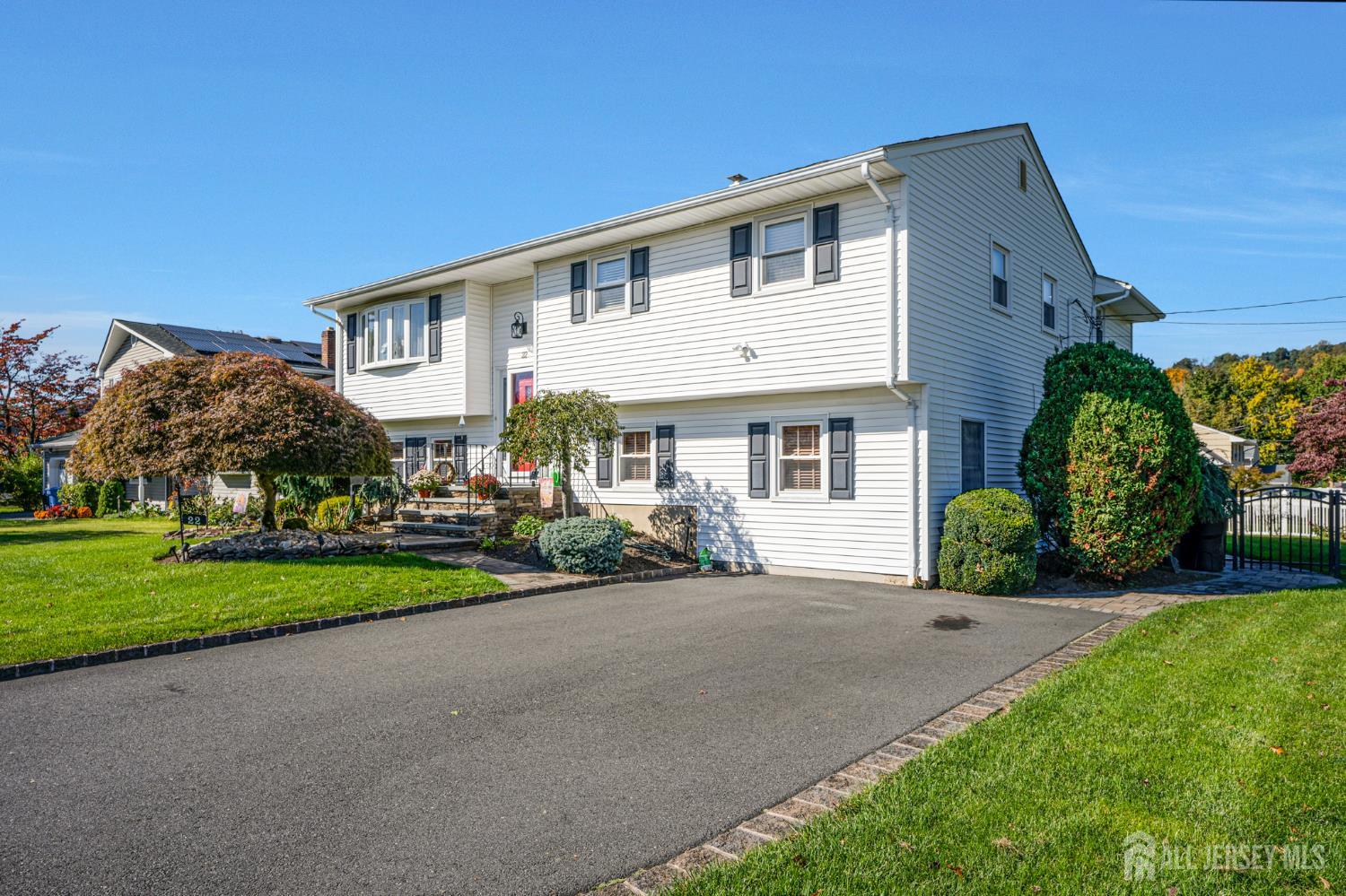 22 Dogwood Dr, Middlesex, NJ 08846 photo
