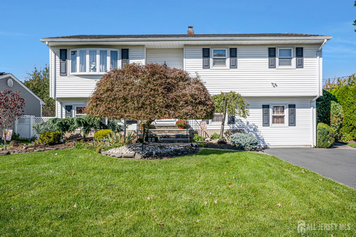 22 Dogwood Dr, Middlesex, NJ 08846 photo