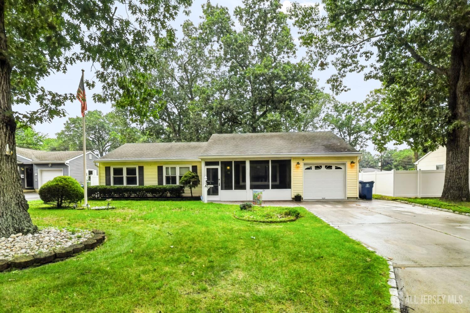 50 Morton Ave, Monroe, NJ 08831