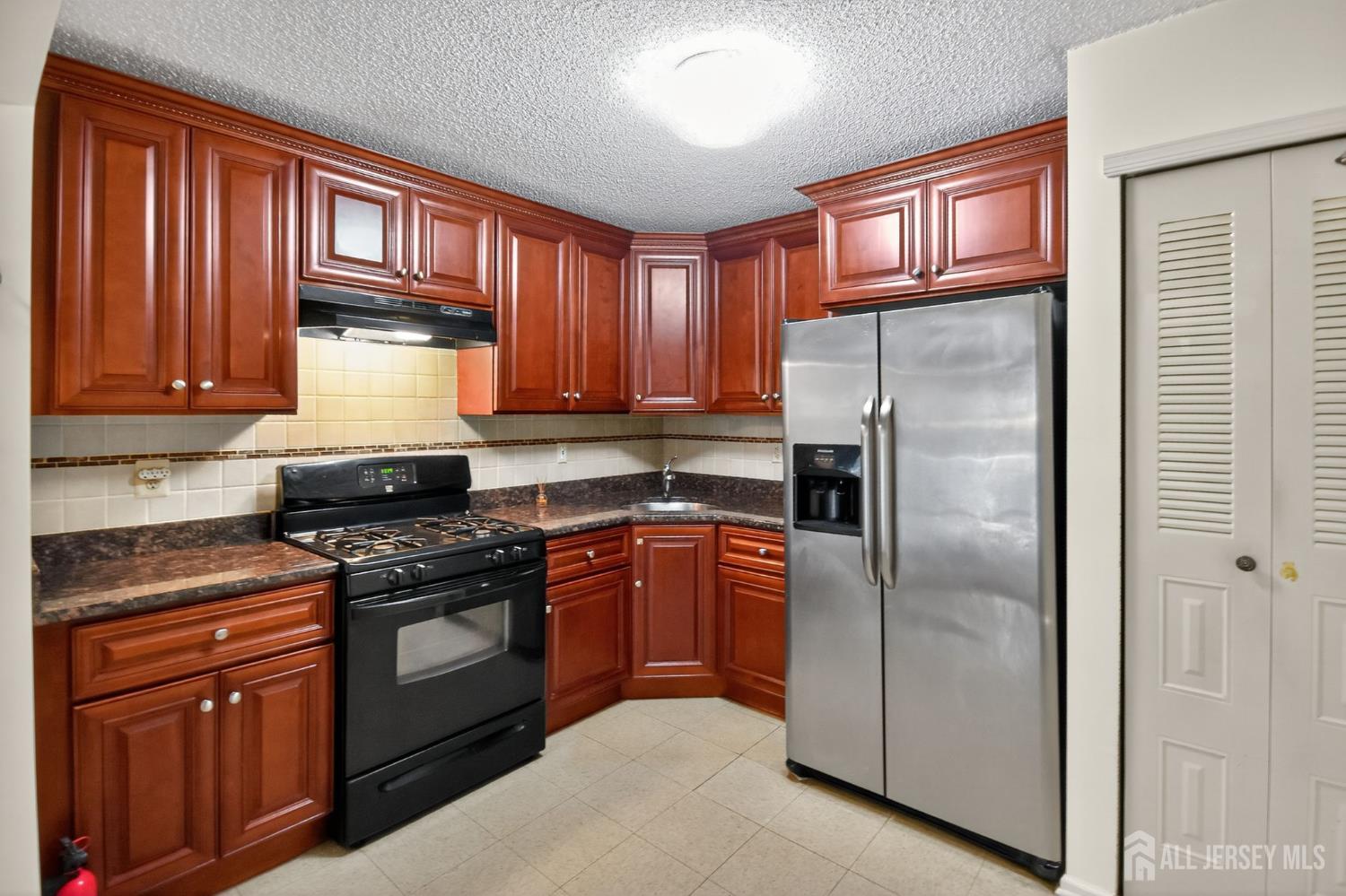 258 Kempsey Dr, North Brunswick, NJ 08902