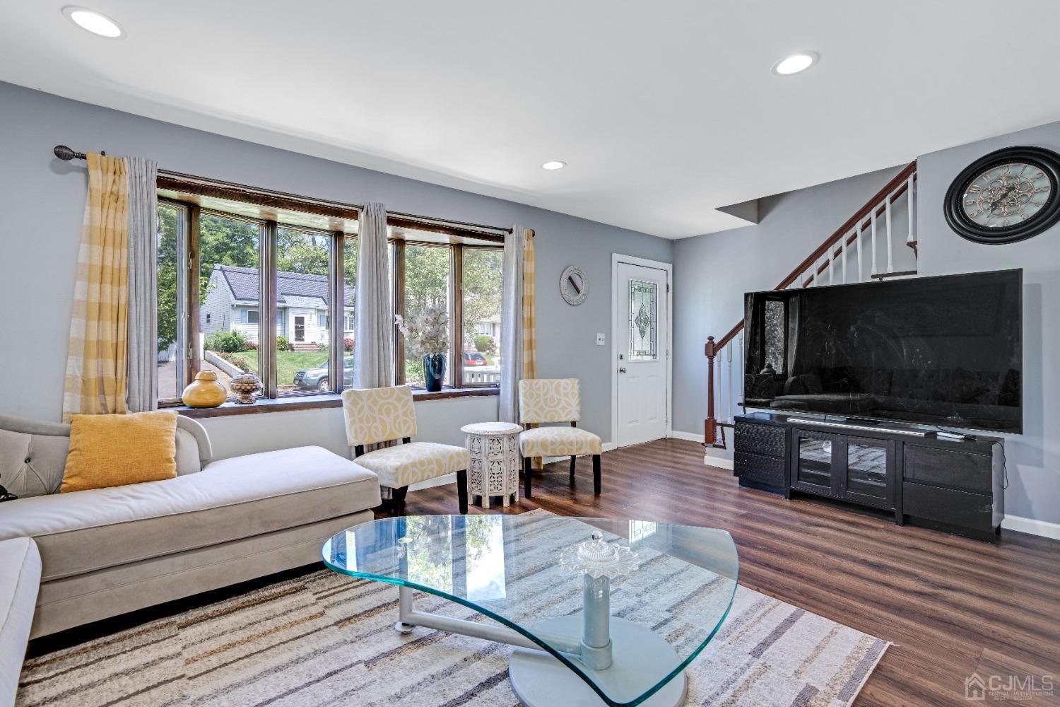 19 Kiva St, Iselin, NJ 08830