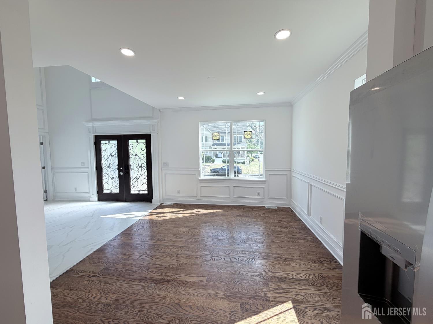 28 S Mckinley Ave, Iselin, NJ 08830 photo