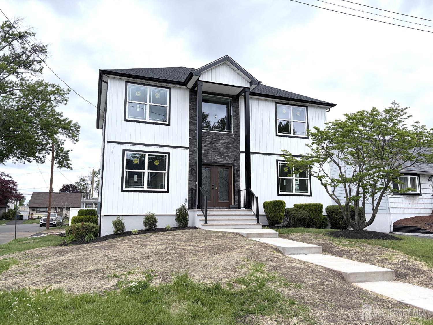 28 Mckinley Ave, Iselin, NJ 08830