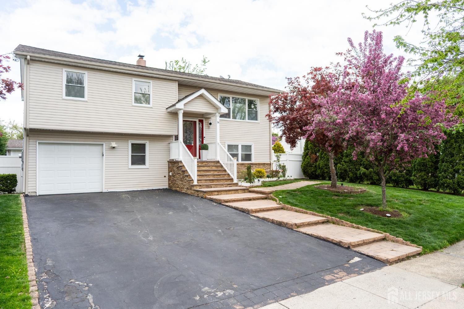 14 Hopatcong Dr, Lawrence, NJ 08648