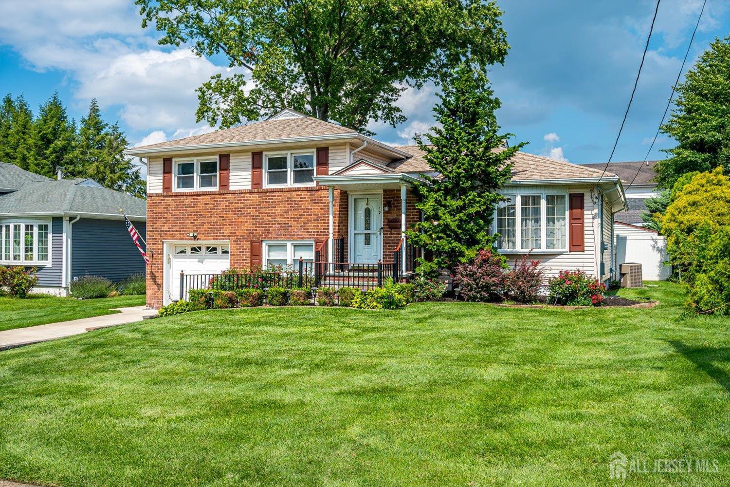 12 Dixon Dr, Woodbridge Proper, NJ 07095 photo