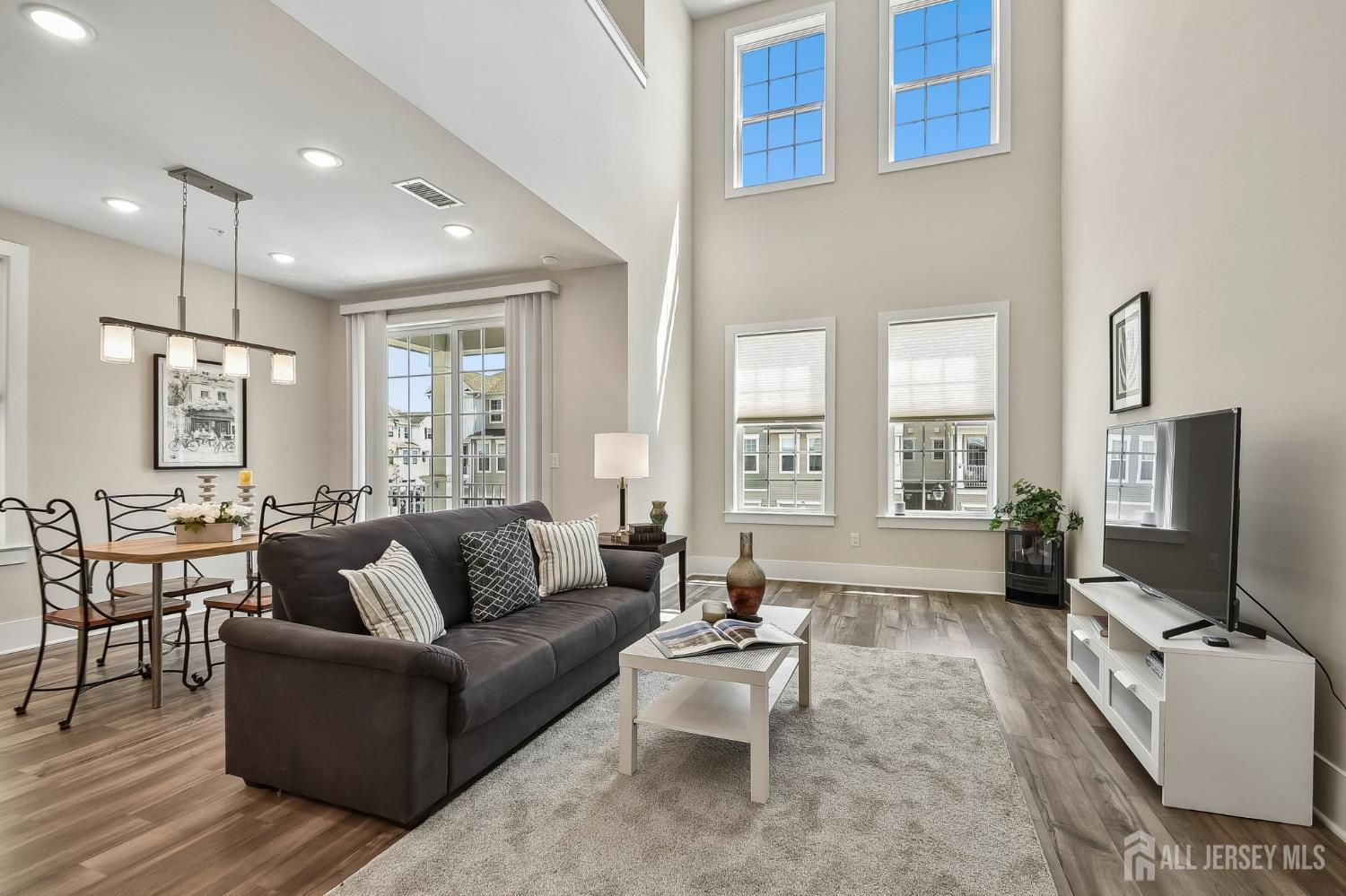 723 Station Rd, Dunellen, NJ 08812 photo