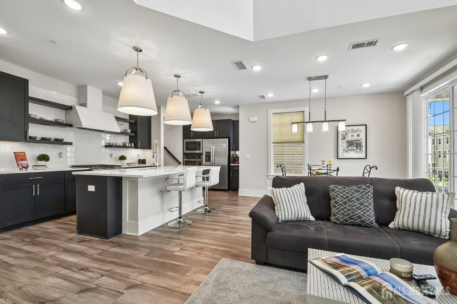 723 Station Rd, Dunellen, NJ 08812