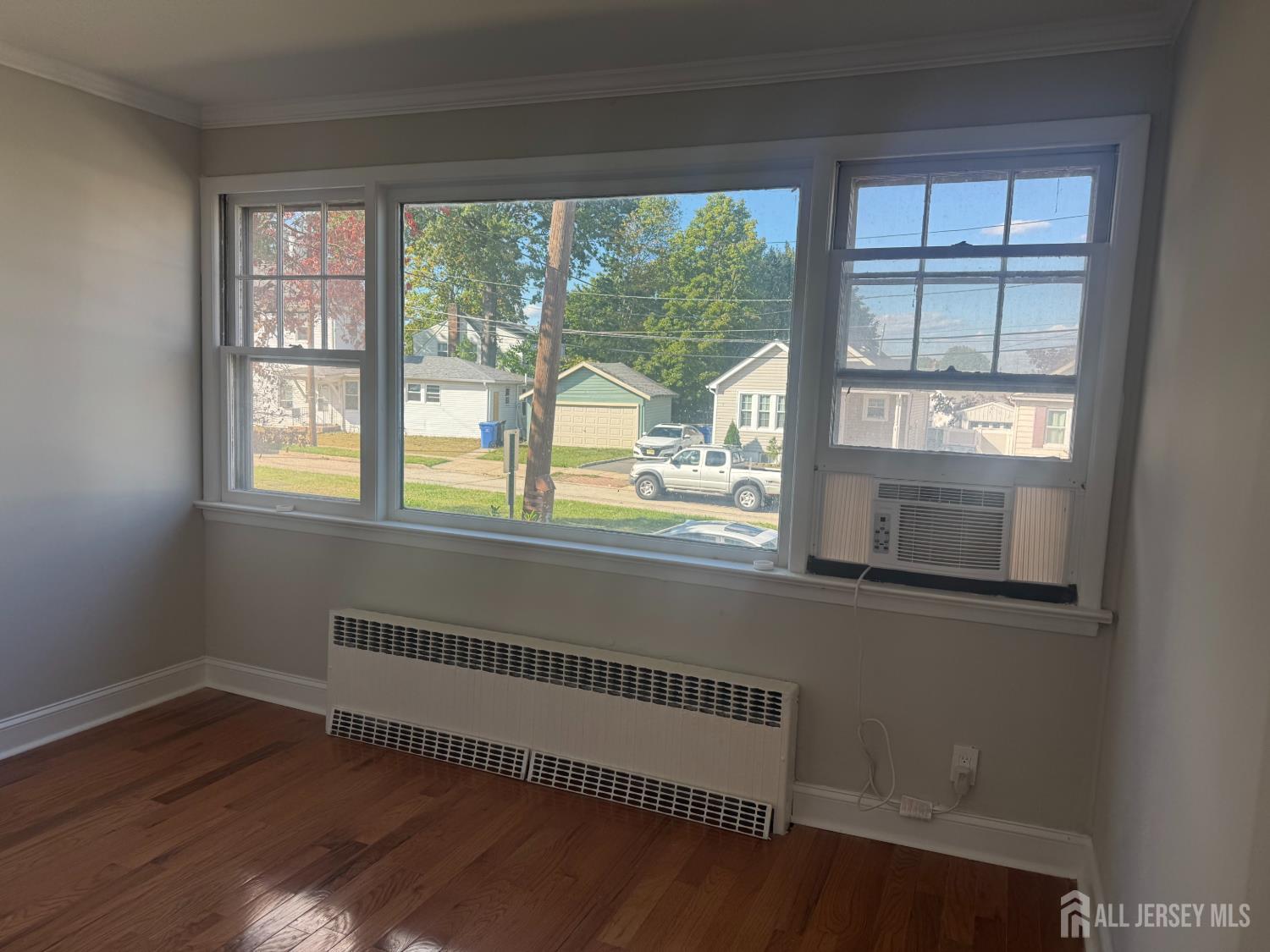 6 Woodland Ave, North Brunswick, NJ 08902 photo