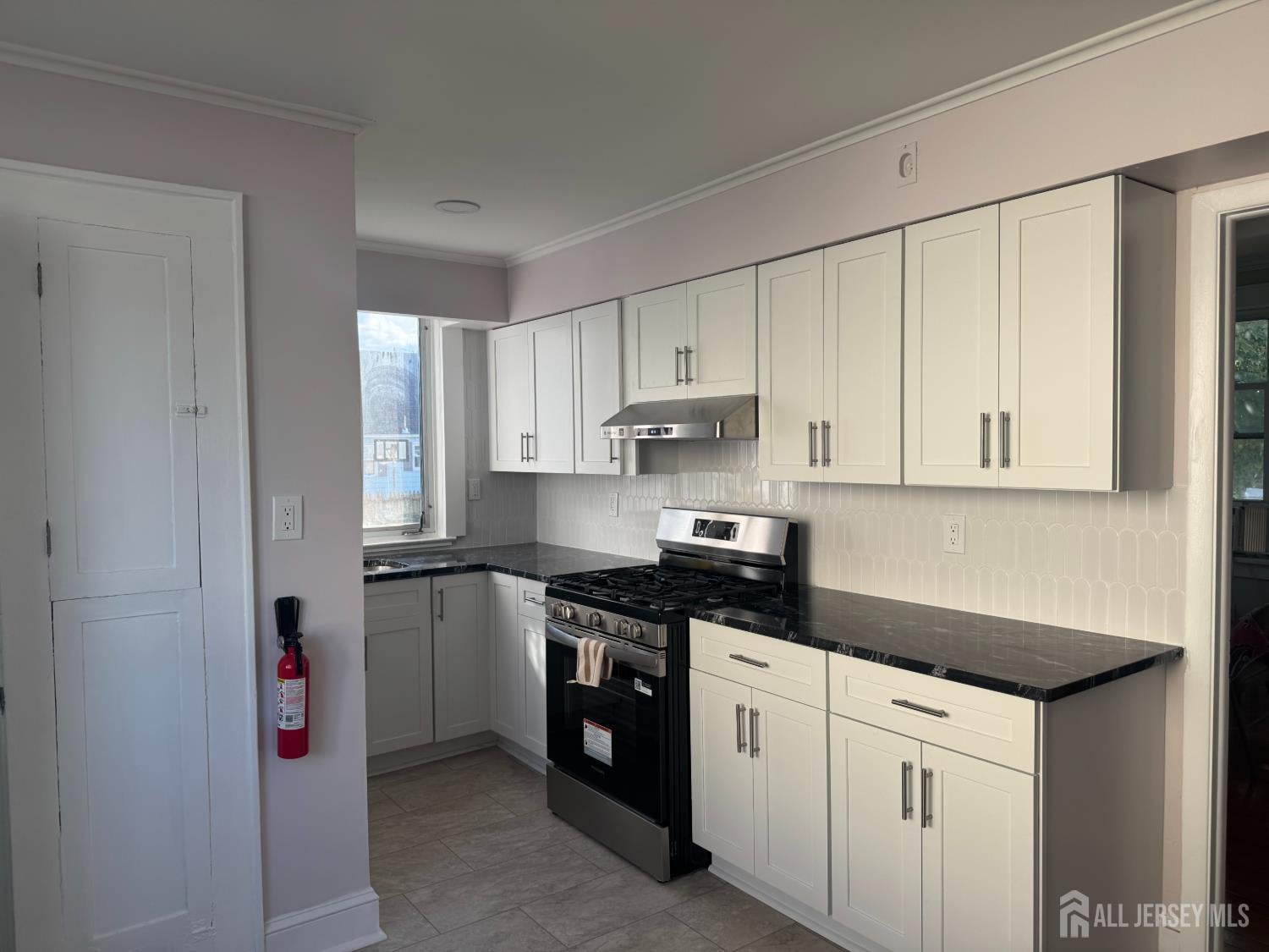 6 Woodland Ave, North Brunswick, NJ 08902 photo