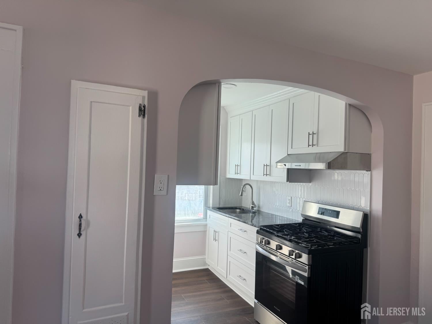 6 Woodland Ave, North Brunswick, NJ 08902 photo