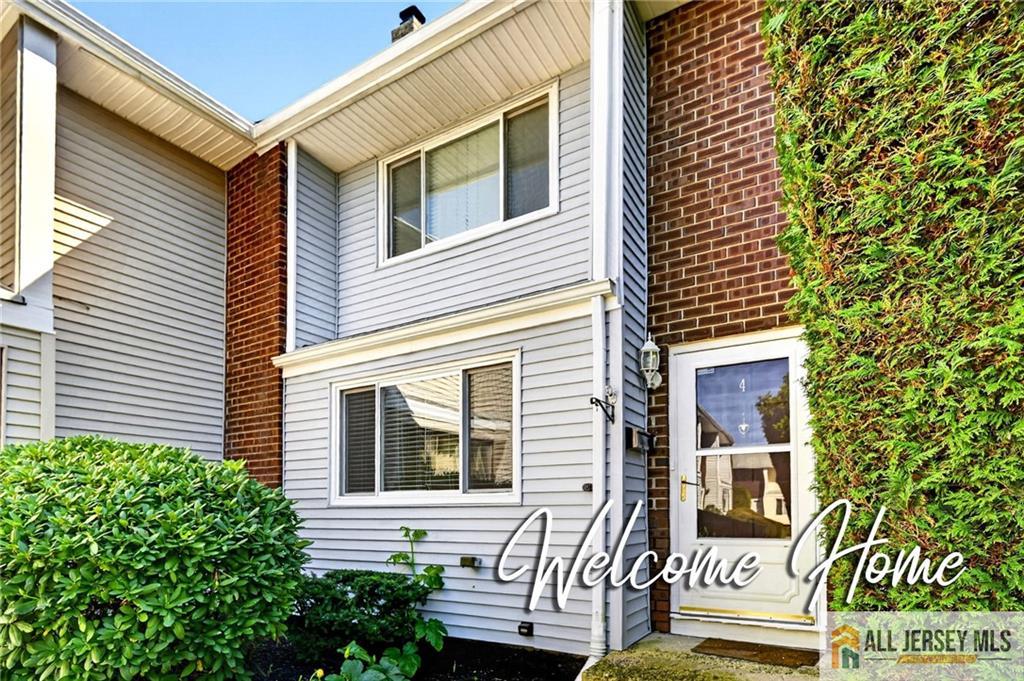 4 Quincy Cir, North Brunswick, NJ 08810