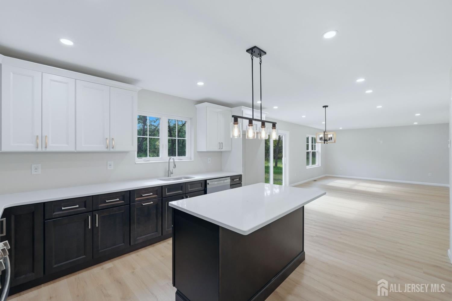10 Delar Pkwy, Franklin Twsp, NJ 08823 photo