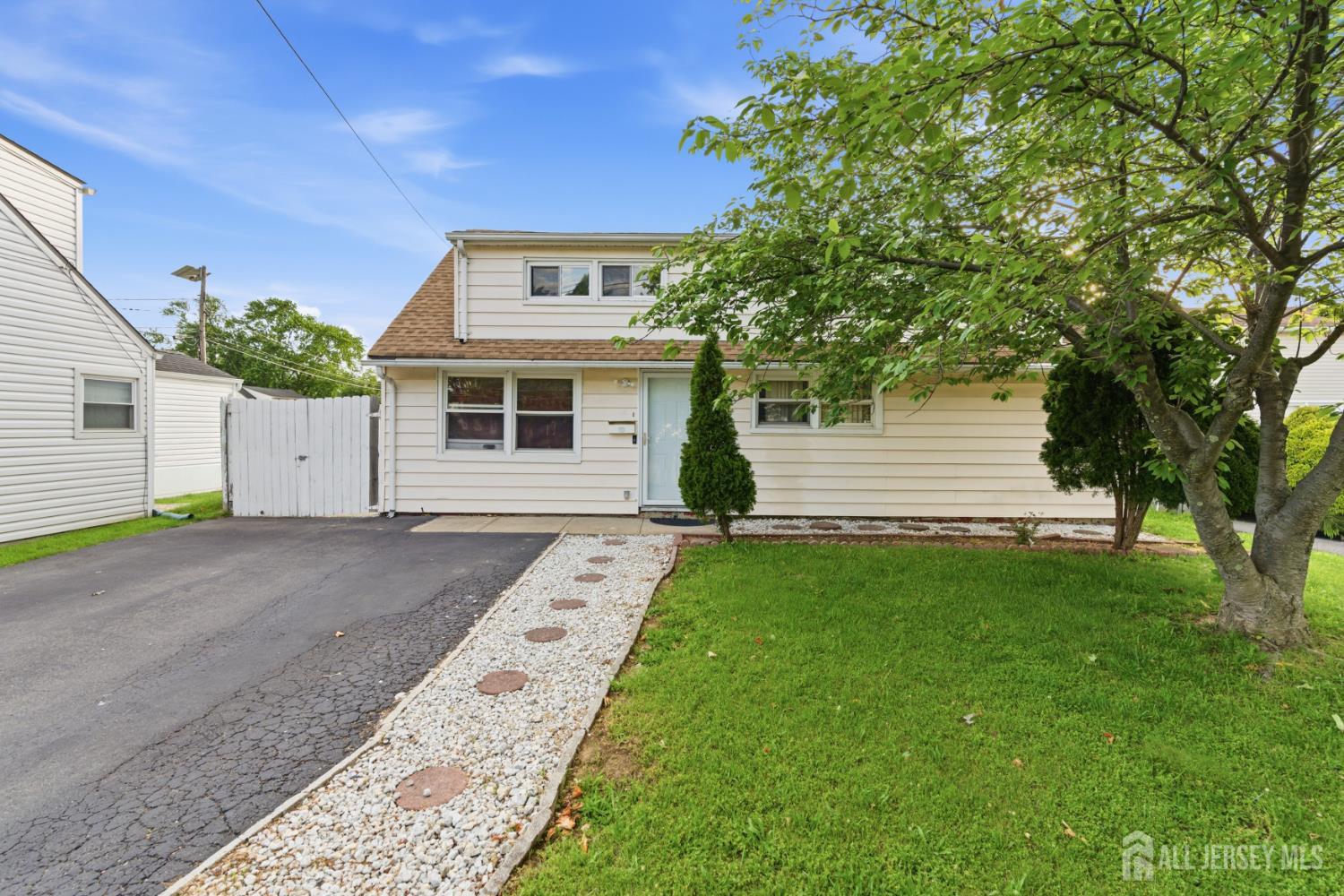 35 Coolidge Ave, Carteret, NJ 07008 photo