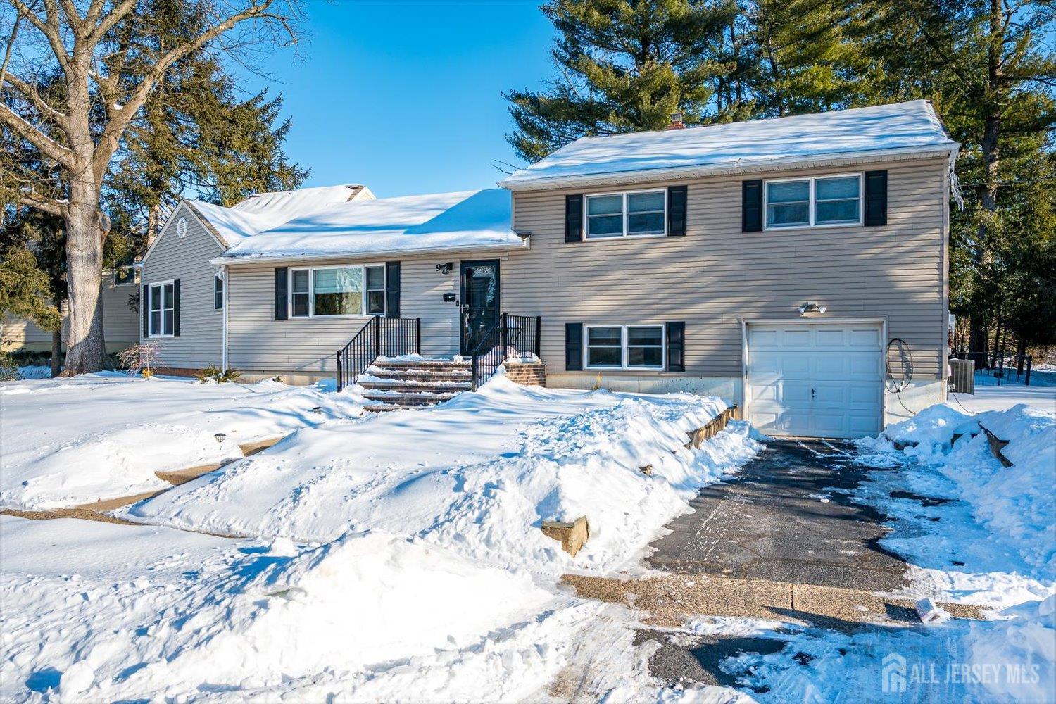 9 Olden Rd, Edison, NJ 08817 photo