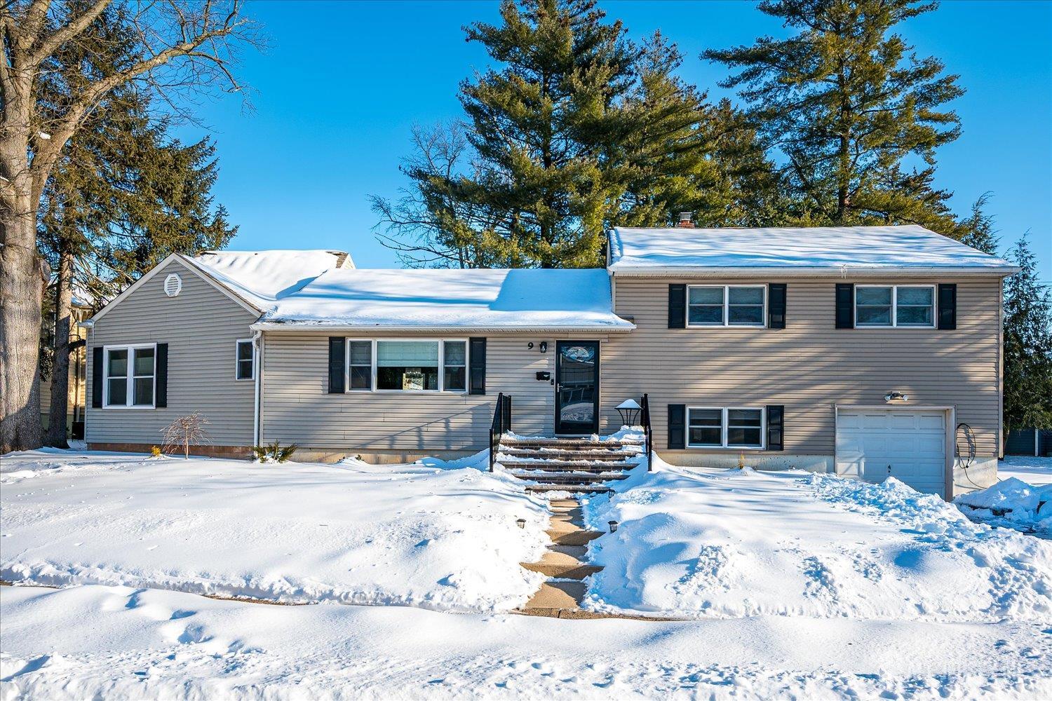 9 Olden Rd, Edison, NJ 08817
