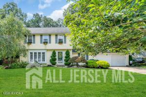 11 Dunbarton Dr, Jackson, NJ 08527