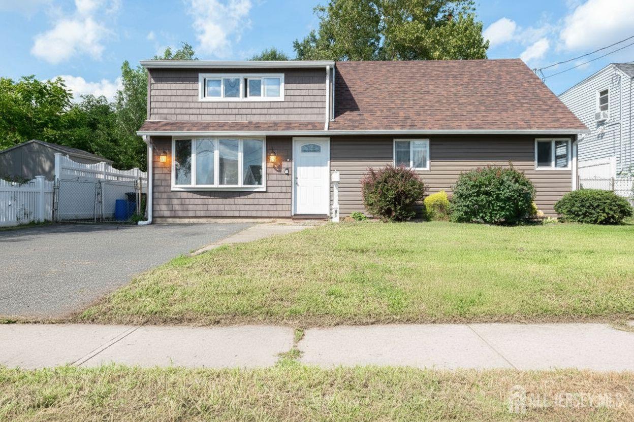 82 Markowitz St, Carteret, NJ 07008