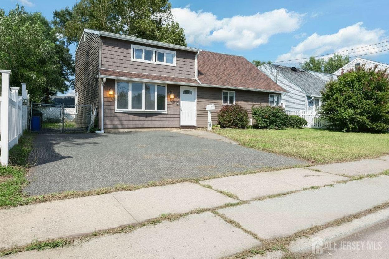 82 Markowitz St, Carteret, NJ 07008 photo