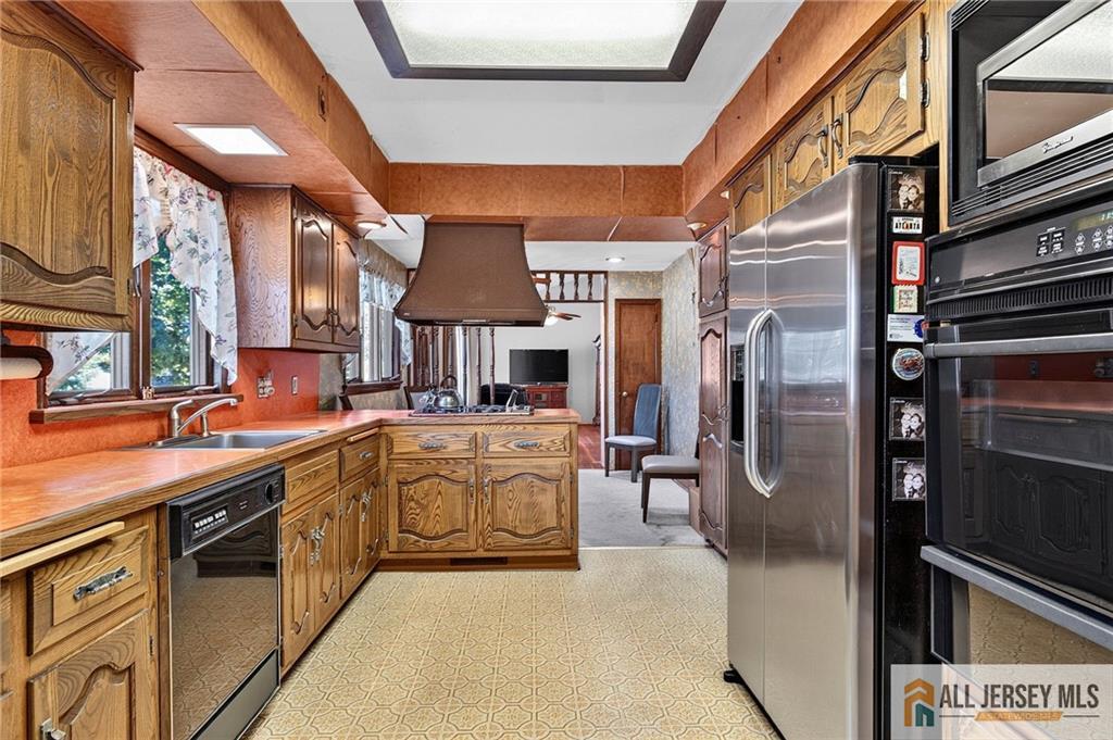 117 Kendall Dr, Parlin, NJ 08859 photo