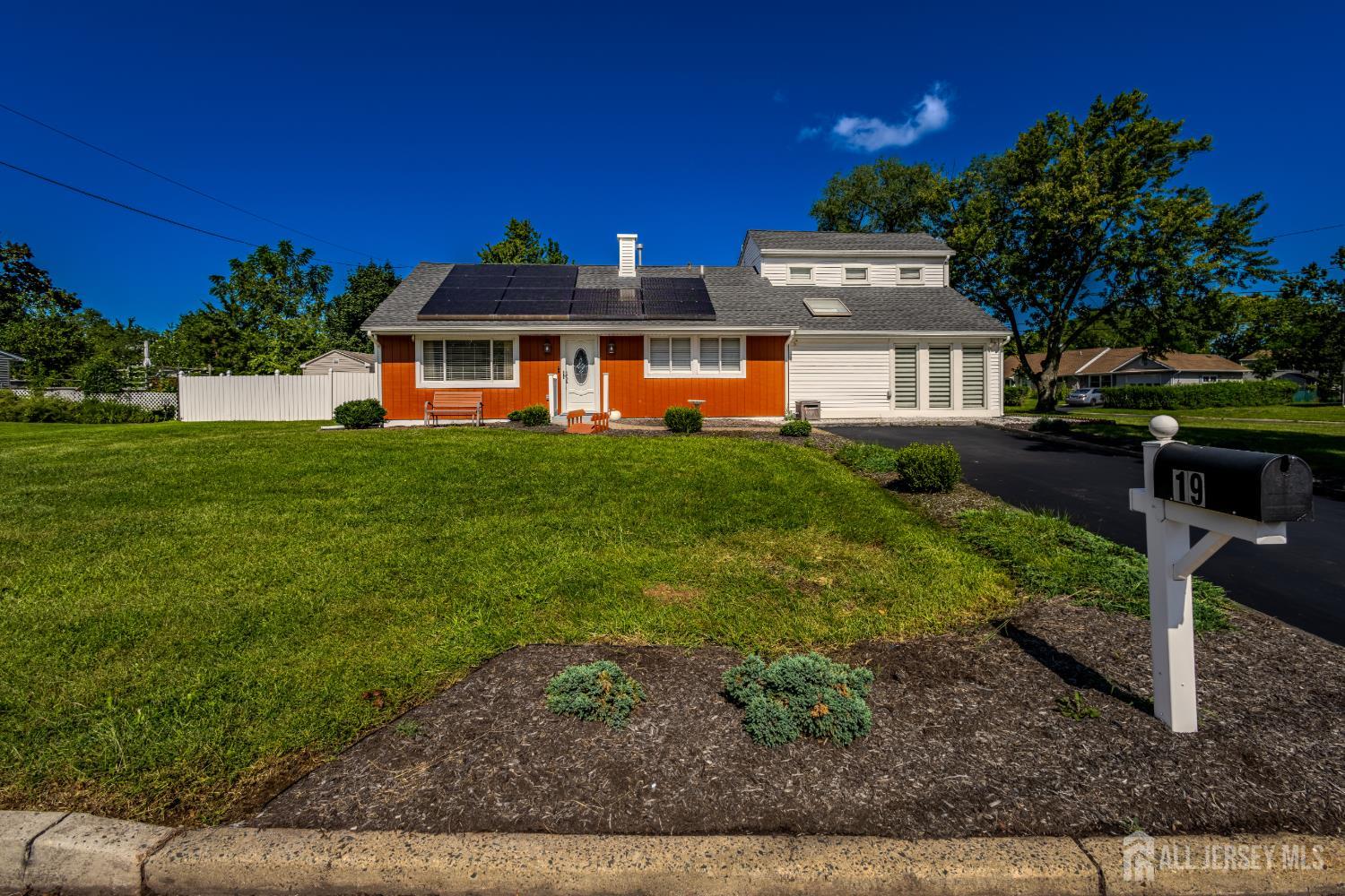 19 Rebecca Pl, Piscataway, NJ 08854